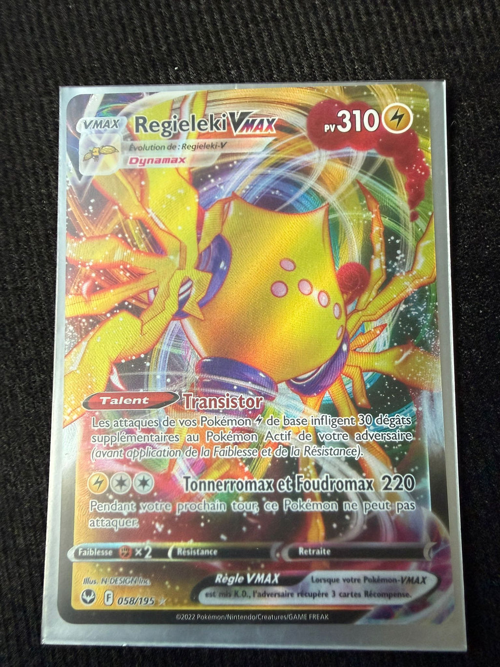 Regieleki VMAX 058/195 – Carte Pokémon Ultra Rare Holo – État Near Mint