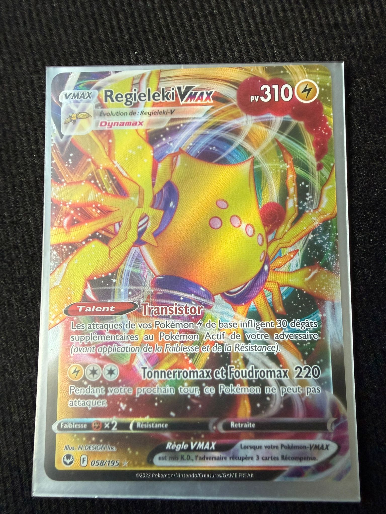 Regieleki VMAX 058/195 – Carte Pokémon Ultra Rare Holo – État Near Mint